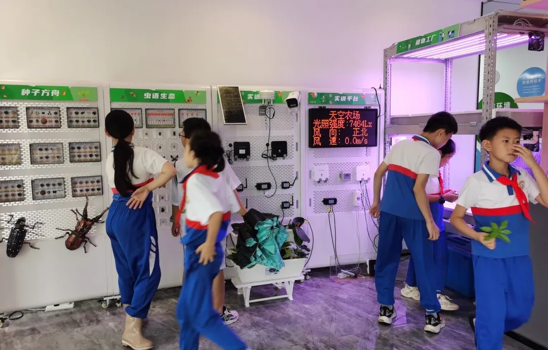 海?？萍紭s獲黃埔區(qū)“2025年優(yōu)秀科普企業(yè)”稱號(hào)2.jpg